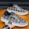 Zapatos de Lona Estampada para Hombre 2026, Transpirables de Primavera con Diseño de Moda, Tenis Casuales, Zapatos Casuales Ligeros para Hombre con Suela Suave