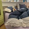 2026 Nuevo Conjunto de Ropa de Cama Cómodo de Tela Arrugada con Adorno de Encaje Estampado con Funda Nórdica, Sábana Plana y Sábana Ajustable - Juego de Cuatro Piezas