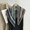Bufanda de Seda y Lana Estilo Nuevo Yiye Zhiqiu para Mujer, Primavera, de Alta Gama, Versátil, Bufanda Cuadrada Mediana de Seda y Lana, Bufanda de Ambiente