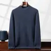 Suéter Masculino de Cashmere Espesso com Gola Semi-Alta Outono e Inverno Novo Casual de Negócios Camisa Base Tricotada Cor Sólida Suéter Versátil