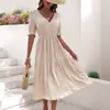 Site Independente Yiyi Amazon 2025 Novo Vestido de Verão Europeu e Americano para Mulheres com Decote em V de Cor Sólida e Ajuste na Cintura