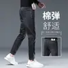 Jeans preto cropped de alta qualidade para homens, nova tendência primavera 2026, caimento justo skinny, calça 9 pontos de luxo leve para homens