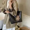 Bolsa Feminina Grande Capacidade Estilo Retrô para o Dia a Dia 2025 Nova Tendência Bolsa Tote Simples Elegante Bolsa de Ombro Grande Capacidade