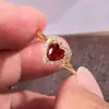Anillo Exquisito de Corazón para Mujer Cao Shi Taobao Transmisión en Vivo, Anillo Elegante y Dulce Llamativo, Accesorios de Moda para Combinar Diariamente