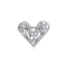 Broche Mini Coração Estilo Japonês e Coreano Alfinete de Lapela Moda Feminino Vazado Cravejado com Diamante Versátil Antiderrapante Fivela de Toalha de Seda Transfronteiriço