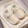 Nuevos Zapatos Infantiles Primavera 2026 Niñas Pequeñas con Decoraciones de Flores Zapatos Deportivos Casuales Estilo Coreano Moda Versátiles Zapatos de Correr para Niñas