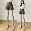 Shorts de cuero para mujer, nuevos shorts casuales de cintura alta para otoño e invierno, corte holgado con aberturas, adelgazantes, adecuados como prenda exterior, shorts de pierna ancha tipo boot