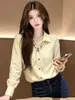 Camisa de seda amarilla con cuello polo y manga larga para mujer, nueva moda de otoño 2026, top elegante y estilizado para mujer A14048