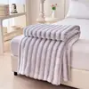 Manta Plush Coelho Listrado Simples Estilo Veludo Mágico Manta Xale para Cochilo de Escritório Manta de Sofá de Fleece Coral