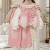 Conjunto de Primavera y Otoño para Niña 2025 Nuevo de Moda para Bebé Niña Elegante Celebridad de Internet Chal de Encaje Camisa Base Pantalones Conjunto de Tres Piezas