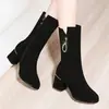 Botas de Moda Suede com Salto Grosso de Couro Macio Novo Estilo Botas Curtas de Cano Médio Botas Elegantes de Salto Alto Estilo Martin Botas de Mãe