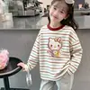 Camiseta de Manga Larga para Niña 2026 Nueva Cuello Redondo Primavera/Otoño Camiseta Base Rayada Ropa Infantil Elegante Suéter para Niña Camiseta de Moda