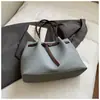 Bolsa Tote Grande Capacidade Retrô Nova Coleção Outono/Inverno 2025 Bolsa de Ombro para o Dia a Dia Moda Casual Portátil Bolsa de Braço para Mulheres