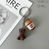 Llavero de juguete de oso lindo transfronterizo, colgante de taza de café con arte latte en forma de corazón, pequeño regalo para mejores amigos, disponible para venta al por mayor