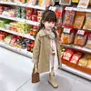 Gabardina Khaki de Longitud Media para Niña con Puños a Cuadros Abrigo de una Sola Fila 26 Estilo Coreano Abrigo de Primavera/Otoño para Niños