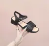 Sapatos Femininos de Moda em PVC para o Verão de 2026 para Mães de Meia-Idade, Sandálias Elegantes com Solas Macias para Uso em Casa e ao Ar Livre, Disponíveis em Três Cores