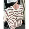 Camiseta de manga comprida listrada em vermelho e branco estilo americano, unissex, corte solto e relaxado, perfeita para o outono, criando um visual estiloso e confortável como camada base