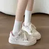 Zapatos de lona súper estilosos, con estampado de estrellas, zapatillas casual versátiles para mujer, nueva colección de otoño 2026, zapatillas blancas de suela gruesa para mujer