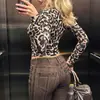 60669 Nueva camiseta de manga larga elástica con estampado de leopardo y cuello cuadrado, de ajuste slim, para uso diario, transfronteriza europea y americana