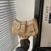 Bolsa de mão retrô estilo Hong Kong, nova coleção outono/inverno 2026, bolsa de ombro chique e descolada para mulheres, apresentando um design único inspirado em motocicletas
