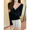 Camiseta básica de punto ajustada con cuello en V para mujer, nuevo estilo otoño/invierno 2025, pura y suave, top rosa de manga larga con escote bajo