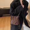 Bolso para Mujer Bolso Pequeño Bolso de Mano con Cadena 2025 Nuevo Bolso Cubo de Gamuza Bolso de Hombro Cruzado Simple y Versátil