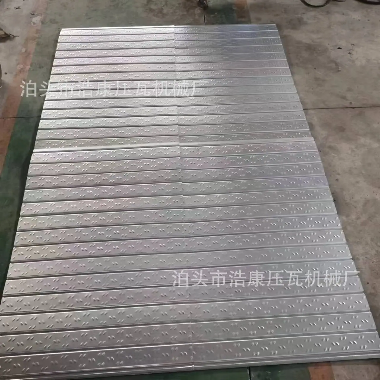 底板压花机