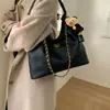 Bolso Vintage de Axila 2025 Nuevo Bolso de Hombro Acolchado de Cadena Versátil para Viajero Bolso Cruzado