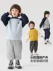 Moletom Quente com Forro de Lã, Manga Raglan Colorido Estilo Europeu para Meninos, Novo Modelo Outono/Inverno 2026, Roupa Infantil para Crianças Pequenas
