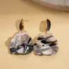 Pendientes Florales Geométricos de Resina con Degradado Europeos y Americanos, Elegantes y Retro, con un Toque Niche de Alta Gama
