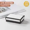 Caja de regalo de joyería de color contrastante blanco y negro, caja de regalo para anillo, pendiente y collar, personalizable con logo, viene con una bolsa de transporte, disponible para suministro a granel