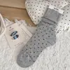 Meias largas de bolinhas marrons para mulheres, meias de cano médio, meias de algodão versáteis estilo retrô coreano para maternidade, adequadas para usar com sapatos baixos de couro