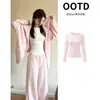 Conjunto de Tres Piezas con Sudadera con Capucha y Chaqueta Rosa Otoñal Nuevo Estilo 2026 Bestseller Popular de Este Año Estilo Coreano Atuendo con Sensación de Alta Gama