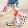 Calcetines para Niñas Primavera y Otoño Zhuji Sports Calcetas Infantiles de Longitud Media Arcoíris Dopamina con Pantalones de Tiburón Niños Grandes Primavera y Verano Delgados