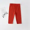 Leggings femininas de verão finas para bebê em modal, calças cropped infantis justas e elásticas, calças infantis de comprimento médio, aprovação de fábrica