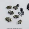Botones de Forma Especial de Anime de Moda, Colgantes Exquisitos con Logo, Costuras con Spray de Aceite Cepillado, Accesorios de Ropa para Juguetes de Peluche