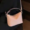 Bolsas de Palha Tendência de Nicho para Mulheres Primavera/Verão 2025 Novo Estilo Coreano Fashionable e Elegante Ombro, Bolsa de Mão e Bolsa Transversal