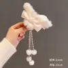 Presilha de cabelo estilo vintage que não danifica os fios, na cor café com toque de luxo, presilha de tubarão de pelúcia, acessório de cabelo fofo e doce para penteados presos.
