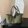 Bolsa Tote Grande Capacidade Transfronteiriça, Novo Modelo Outono 2026, Bolsa de Ombro Versátil de Luxo Leve de Nicho para o Dia a Dia