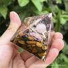 Nuevo Producto Transfronterizo Bola de Cristal Rosa Natural Grava de Piedra Ojo de Tigre Ornamento de Pirámide Resina Epoxi Decoración para el Hogar