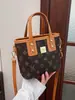 2026 Nuevo Modelo Bolso Cruzado de Hombro Único para Mujer, Bolso Pequeño Tipo Cubo, Bolso Monograma Retro Versátil Casual de Moda Transfronterizo