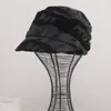 Chapéu Boina de Design Nicho Inovador para Outono Coreano, Atacado, com Letras e Design Desgastado, Chapéu Boina Emagrecedor Tendência para Mulheres