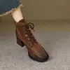 Botas Curtas para Mulheres, Novo Estilo Outono e Inverno, Bico Quadrado de Veludo, Salto Médio Grosso, Cadarço de Couro Genuíno de Primeira Camada de Couro Bovino, Botas Coloridas Polidas, Estilo Britânico