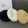 Estilo de网红 nuevo boina elegante que estiliza el rostro pequeño estilo japonés todo terreno Sombrero de pintor transpirable para Primavera y Otoño mujer venta al por mayor