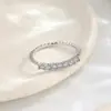 Anillo Fino de Acero de Titanio con Diamantes Completos de Gran Venta, Anillo de Lujo Ligero Bicolor Oro y Plata Incrustado con Diamantes, Joyería de Moda Apilable, Venta al por Mayor en Pequeñas Cantidades