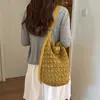 Bolsas tejidas de paja de diseño exclusivo para mujer Verano 2026 Nuevas Populares Versátiles Bolso cruzado Bolso de hombro Bolso tipo cubo