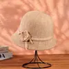 Sombrero de pescador cálido de punto para otoño e invierno, nuevo y elegante diseño floral, sombrero para mujeres de mediana edad y mayores, sombrero tipo cubo casual y moderno