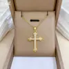 [Acero de titanio] Elegante y hermoso collar con cruz de diamantes, ligero y lleno de luz, de lujo, lleno de diamantes, cadena de clavícula para mujer, cadena de acero de titanio.