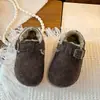 2026 Inverno Novo Sapatos Infantis de Algodão Meninas Sapatos Peludos Quentes Plus Veludo Crianças Pequenas e Médias Moda Birkenstock Sapatos Casuais Tendência
