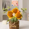 Presente Dia do Professor para Professores Flor Eterna Tricotada Feita à Mão Morango Acabamento Flor de Caqui Feita à Mão Buquê Girassol Atacado